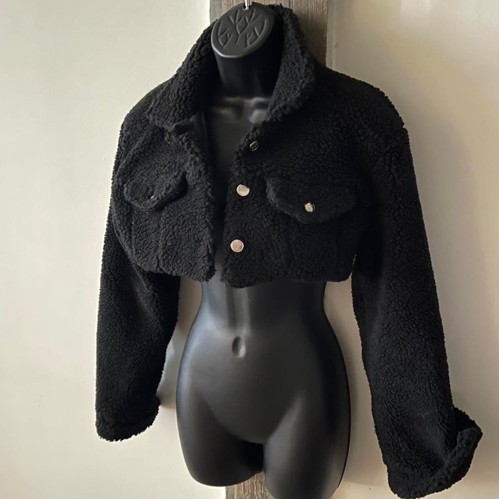 PrettyLittleThing extreme cropped jacket